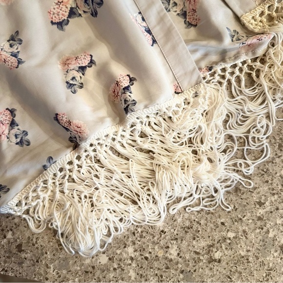 Vintage Floral Kimono with Fringe - Abercrombie & Fitch - Size OS ⭐🌺 - Picture 11 of 12